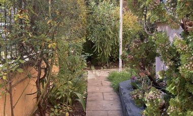 4 dormitorios, 3 baños y estacionamiento