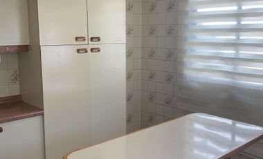 4 dormitorios, 3 baños y estacionamiento