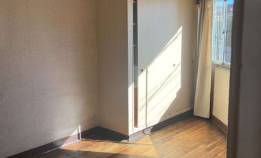 4 dormitorios, 3 baños y estacionamiento