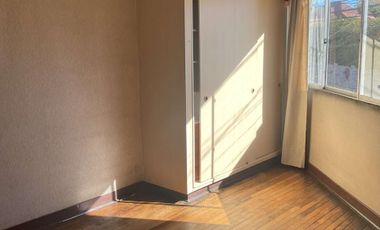 4 dormitorios, 3 baños y estacionamiento