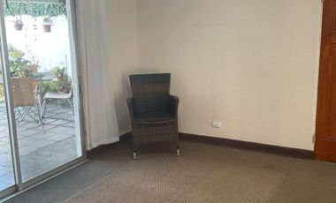 4 dormitorios, 3 baños y estacionamiento