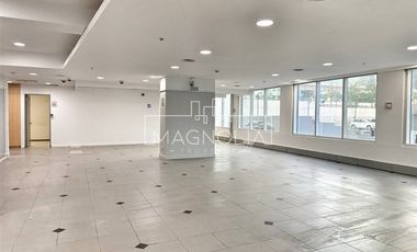 Local Comercial en Arriendo en A pasos del Metro Tobalaba, excelente conectividad