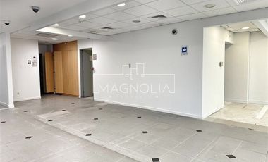 Local Comercial en Arriendo en A pasos del Metro Tobalaba, excelente conectividad