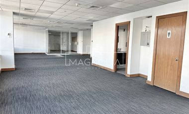 Oficina en Arriendo en A pasos del Metro Tobalaba