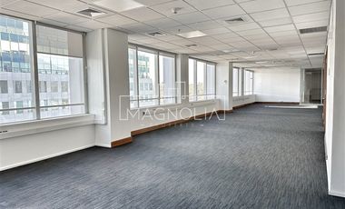 Oficina en Arriendo en A pasos del Metro Tobalaba