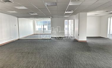 Oficina en Arriendo en A pasos del Metro Tobalaba