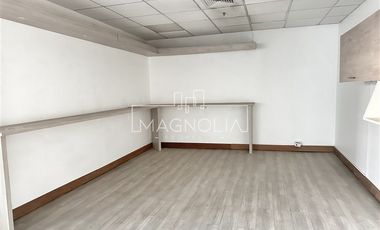 Oficina en Arriendo en A pasos del Metro Tobalaba