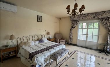 RESIDENCIA EN VENTA EN COL. ACAPANTZINGO, CUERNAVACA