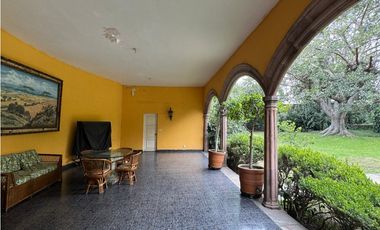 RESIDENCIA EN VENTA EN COL. ACAPANTZINGO, CUERNAVACA