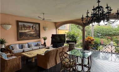 RESIDENCIA EN VENTA EN COL. ACAPANTZINGO, CUERNAVACA