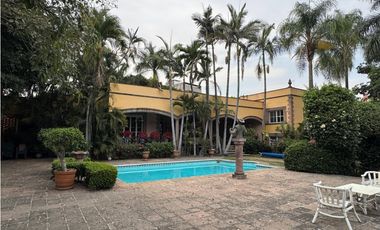 RESIDENCIA EN VENTA EN COL. ACAPANTZINGO, CUERNAVACA