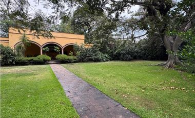 RESIDENCIA EN VENTA EN COL. ACAPANTZINGO, CUERNAVACA