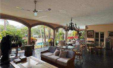 RESIDENCIA EN VENTA EN COL. ACAPANTZINGO, CUERNAVACA