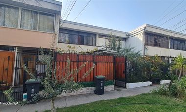 Casa en Arriendo en Sócrates // Av. Grecia // Metro Ñuble