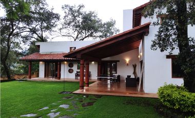VENTA  DOS CASAS EN CLUB GOLF AVNDARO.