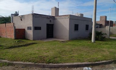 VENTA - CASA 2 HABITACIONES - ZONA AEROPUERTO