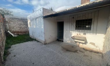 VENTA - CASA 2 HABITACIONES - ZONA PROVINCIAS UNIDAS & AV RAMIREZ