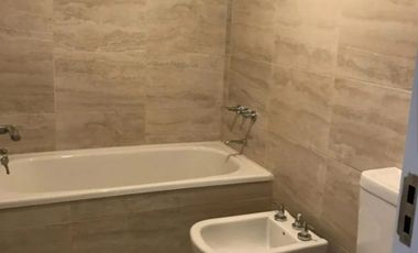 VENTA TRIPLEX 4 AMBIENTES A ESTRENAR. APTO CREDITO.