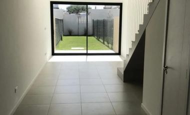 VENTA TRIPLEX 4 AMBIENTES A ESTRENAR. APTO CREDITO.