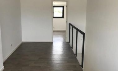 VENTA TRIPLEX 4 AMBIENTES A ESTRENAR. APTO CREDITO.