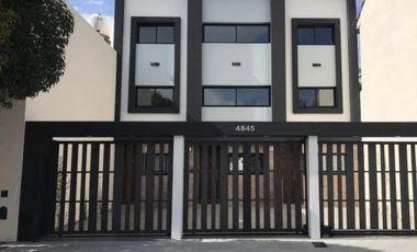 VENTA TRIPLEX 4 AMBIENTES A ESTRENAR. APTO CREDITO.