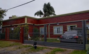 EN VENTA- ESPECTACULAR CASA DE 4 DORMITORIOS EN ORO VERDE