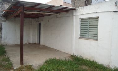 San Roque, Sobre calle principal del barrio.-