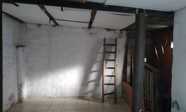 San Roque, Sobre calle principal del barrio.-