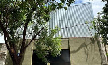 Venta de Galpón en  Alberdi oeste rosario 105m2. Permuta 50% valor