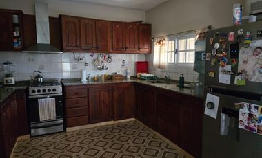 HERMOSA CASA 5 AMBIENTES A LA VENTA