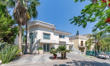 Casa de Lujo en Venta en Puerta de Hierro