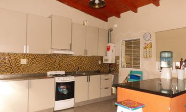 VENTA - CASA 2 HABITACIONES -BARRIO SOLVENCIA SAN BENITO