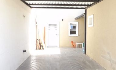 VENTA - CASA 2 HABITACIONES -BARRIO SOLVENCIA SAN BENITO