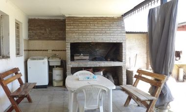 VENTA - CASA 2 HABITACIONES -BARRIO SOLVENCIA SAN BENITO