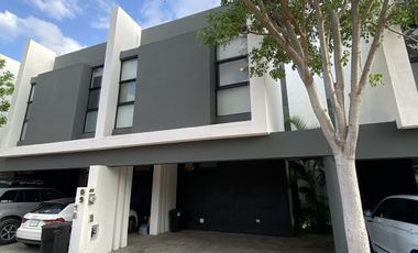 Townhouse en Venta en Mérida, Privada Luana, Santa Gertrudis Copó