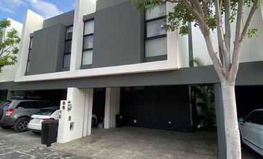 Townhouse en Venta en Mérida, Privada Luana, Santa Gertrudis Copó
