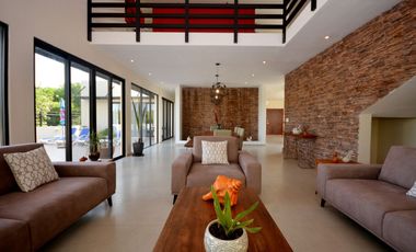 VIDA SERENA EN VILLA CONTEMPORÁNEA