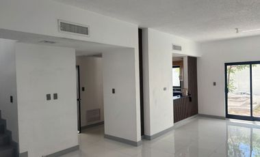 CASA EN VENTA AL NORTE EN  RINCONADA DE LA SIERRA