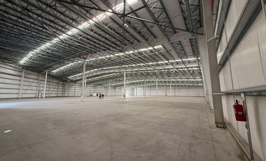 galpon deposito 8800 m2 en  LA PLATA, NAVE INDUSTRIAL TRIPLE A ALQUILA O VENDE