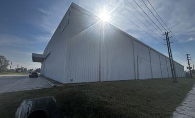 galpon deposito 8800 m2 en  LA PLATA, NAVE INDUSTRIAL TRIPLE A ALQUILA O VENDE