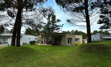 Casa en venta - 4 Dormitorios 2 Baños - Pinamar