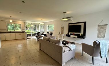 Casa en venta - 4 Dormitorios 2 Baños - Pinamar