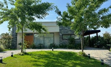 ALQUILER DE CASA SANTA ELENA CON PISCINA