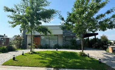 ALQUILER DE CASA SANTA ELENA CON PISCINA
