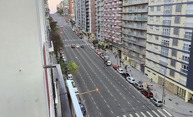 Departamento 3 ambientes con balcón a a la calle