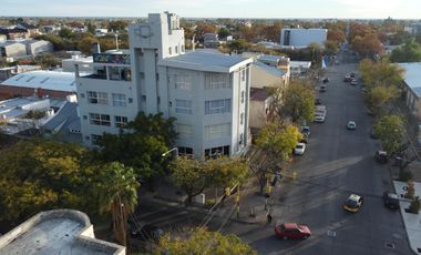 Edificio comercial en esquina de Av. 9 de Julio y Coronel Suarez
