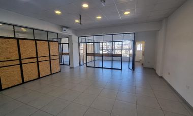 Edificio comercial en esquina de Av. 9 de Julio y Coronel Suarez