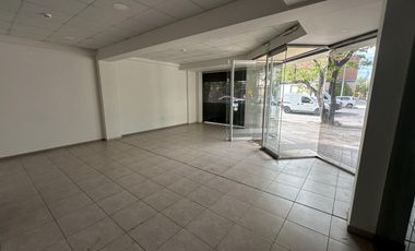 Edificio comercial en esquina de Av. 9 de Julio y Coronel Suarez