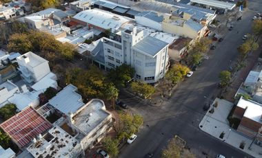 Edificio comercial en esquina de Av. 9 de Julio y Coronel Suarez
