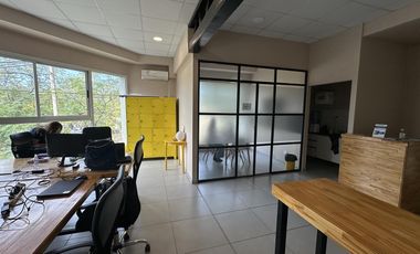 Edificio comercial en esquina de Av. 9 de Julio y Coronel Suarez